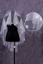 Load image into Gallery viewer, Beautiful One-Tier Finger-Tip Bridal Veils With Applique Edge