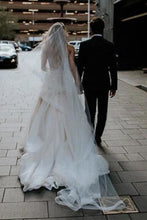 Load image into Gallery viewer, Strapless Beads Tulle Wedding Dresses Sweetheart Appliques Beach Wedding Gowns