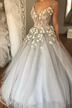 Load image into Gallery viewer, 2024 Ball Gown Spaghetti Straps Quinceanera Dresses With Handmade Flowers Tulle