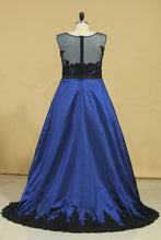 Load image into Gallery viewer, 2022 Plus Size Asymmetrical Bateau Prom Dresses Taffeta With Applique And Sash Sweep Train Dark Royal Blue