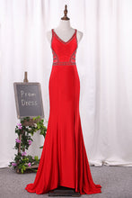 Load image into Gallery viewer, 2024 Mermaid V Neck Spandex With Beads And Slit Sweep Train Prom Dresses