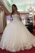 Load image into Gallery viewer, 2024 Elegant Off The Shoulder Tulle Wedding Dresses With Appliques