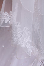Load image into Gallery viewer, Attractive Two-Tier Elbow Length Bridal Veils With Applique