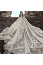 Load image into Gallery viewer, Luxury Fashion Wedding Veils