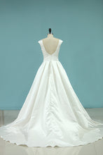 Load image into Gallery viewer, 2024 Sexy Open Back Wedding Dresses A Line Scoop Satin Court Train