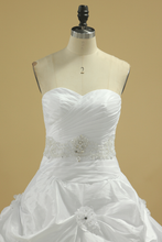 Load image into Gallery viewer, 2024 New Arrival Sweetheart Wedding Dresses With Ruffles And Beads Chapel Train Taffeta