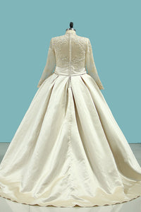 2024 Wedding Dresses A Line High Neck Satin With Applique
