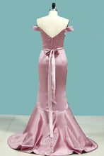 Load image into Gallery viewer, 2022 Bridesmaid Dresses Mermaid Off The Shoulder Satin With Sash