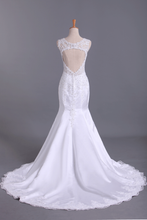 Load image into Gallery viewer, 2022 Hot Wedding Dresses Mermaid V-Neck Court Train Satin With Applique Open Back