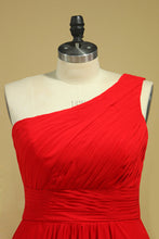 Load image into Gallery viewer, 2022 Plus Size One Shoulder Bridesmaid Dresses  Ruffled Bodice A-Line Chiffon Red