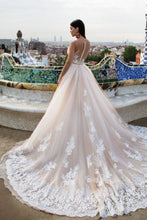 Load image into Gallery viewer, Elegant Mermaid Sleeveless Scoop Appliques Wedding Dress With Court Train