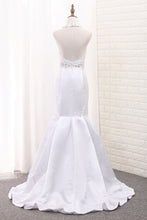 Load image into Gallery viewer, 2022 Mermaid Prom Dresses Halter Satin With Beading Sweep Train