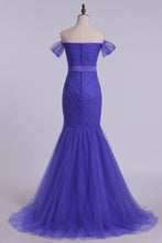 Load image into Gallery viewer, 2022 Off The Shoulder Prom Dresses Trumpet Floor Length With Beading