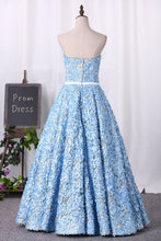 Load image into Gallery viewer, 2024 A-Line Evening Dresses Strapless Floor-Length With Lace &amp; Handmade Flower