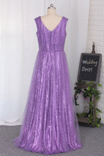 Load image into Gallery viewer, 2022 Floor Length Bridesmaid Dresses Sequins &amp; Tulle V Neck A Line