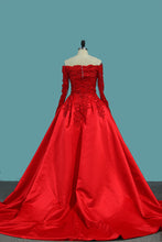 Load image into Gallery viewer, 2022 Long Sleeves Satin Ball Gown Off The Shoulder Prom Dresses With Applique Sweep Train