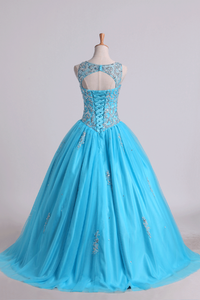 2022 Scoop Quinceanera Dresses Open Back Beaded Bodice Tulle Lace Up