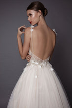 Load image into Gallery viewer, 2022 Tulle Spaghetti Straps Wedding Dresses A Line With Beads And Handmade Flower
