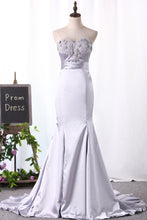 Load image into Gallery viewer, 2024 Sexy Mermaid Elastic Satin Silver Prom Dresses Sweetheart Zipper Up With Beading