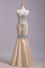 Load image into Gallery viewer, 2024 Vintage Sweetheart Floor Length Mermaid/Trumpet Beaded Tulle Prom Dresses