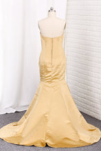Load image into Gallery viewer, 2024 Evening Dresses Mermaid Strapless Satin Sweep Train