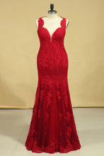 Load image into Gallery viewer, 2022 Popular Straps Prom Dresses Tulle With Applique Sweep Train