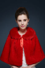 Load image into Gallery viewer, Wedding / Party / Evening / Casual Faux Fur Capelets Sleeveless Wedding Wraps
