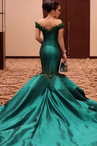 2024 Scoop Mermaid Prom Dresses Satin With Beads And Applique